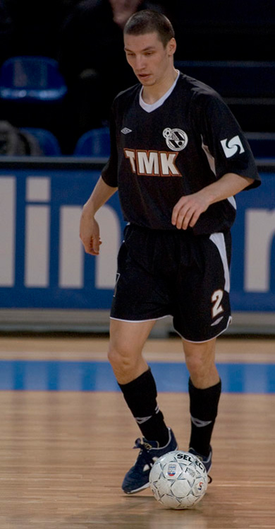 Vladimir Shayakhmetov in action with the Viz Sinara shirt (Photo courtesy: Superleague)