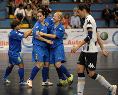 Borodina, Filisova, Titova and Deripasko are definitely happier than Patricia Magalhes, but that*s sport sometimes (Photo courtesy: Paolo Cassella - Divisione Calcio a 5.it)