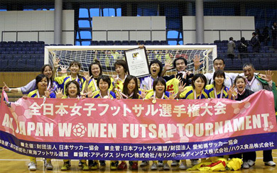 FUN FUTSAL CLUB Ladies celebrating the triumph! (Photo courtesy: Futsal Magazine Pivo!)