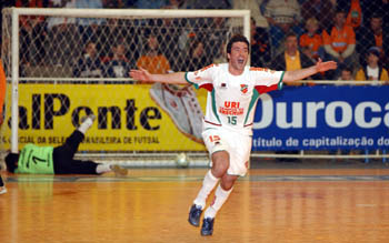 Lacau has just scored the goal of the surprising victory for Atlantico (Photo courtesy: Marcelo Ruschell)