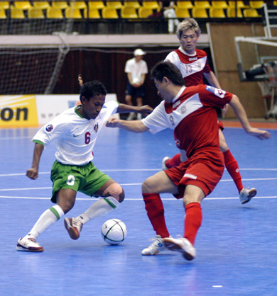 Jailani Ladjanibi vs Daniar Abdyraimov (Photo courtesy: bmv24 - tabloid futsal Indonesia)