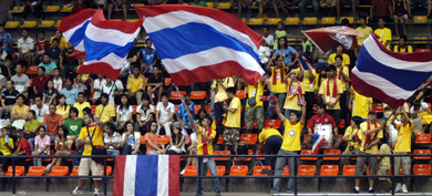Thai torcida in action (Photo courtesy: bmv24 - tabloid futsal Indonesia)