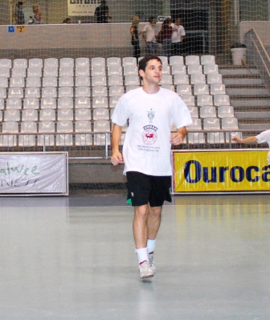 Martin Amas (former Ferro!) wearing the Futsalplanet Awards 2007 shirt! (Photo courtesy: Sebastian Larocca - Pasion Futsal)