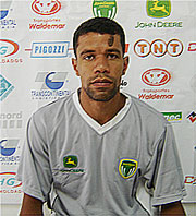 Carlos Andr� scored the first goal of the Liga Futsal 2005! (Photo courtesy: John Deere Futsal)