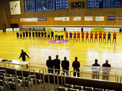 Both teams few seconds before the start (Photo courtesy: Josep Linares)