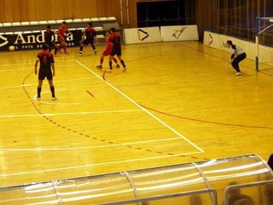 During the game (Photo courtesy: Josep Linares)