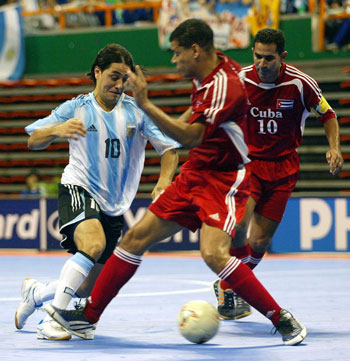 Marcelo Jimenez against Cubans (Photo courtesy: Leadtek Sports)