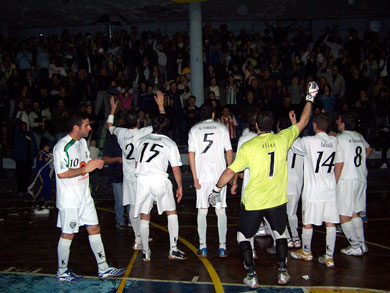 Dancing after the victory! (Photo courtesy Pasion Futsal)