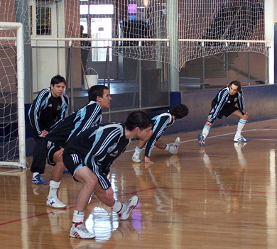 Amas, Wilhelm, Mandayo, Planas and Garcias, at work! (Photo courtesy: Cristian Fedeli - Pasion Futsal)