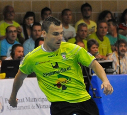 Fabiano Assad in action with Fisiomedia Manacor (Photo courtesy: Manacor Futbol Sala Official Web Site)