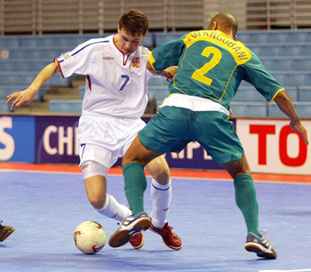 Czech Republic vs Australia: Martin Dlouhy and Elliot Zwangobani in action (Photo courtesy: Leadtek Sports)