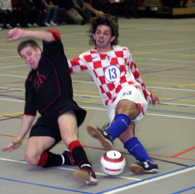 Number 13s duel: Neukermans vs Morina(Photo courtesy: Futsal Echo)
