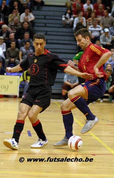 Torras again vs Ilyas El Haoual (Photo courtesy: Cedric Bouillon - Futsal Echo)