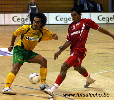 Old friends... Pedro Medina vs Lucio (Photo courtesy: Cedric Bouillon - Futsal Echo)