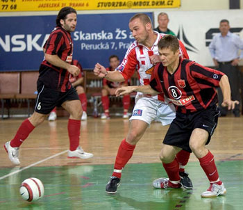 Jakub Slunecko and Ales Storc during Benago Praha vs Viktoria Zizkov(Photo courtesy: Jan Tauber - www.futsalmagazine.cz)