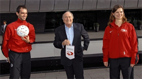 FIFA president Joseph Blatter with Swiss men and women teams captains (Photo courtesy: FIFA - Thomas Von Ubrizsy)