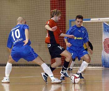 Davichin surrounded by Riquer and Pipe (Photo courtesy: Enrique Serrano - LNFS)