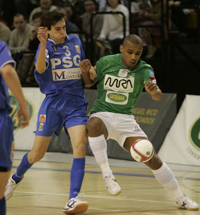 Borja in action vs Lukaian (Photo courtesy: Angel Perez - LNFS)