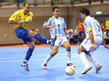 Schumacher vs Carlos Sanchez and Fernando Wilhelm (Photo courtesy: Lin Chia-Shin)