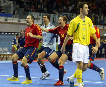 Party time for Spain! Neto can*t believe it happened again (Photo courtesy: Leadtek Sports)