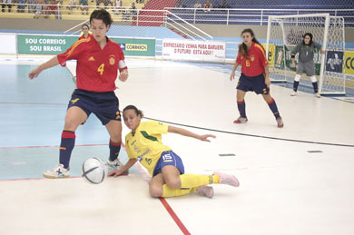 Alicia in action. The former Femesala Elche, now at Valencia, is still an impressive player (Photo courtesy: Beto Costa - CBFS)