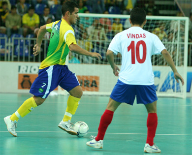 Vinicius vs Vindas (Photo courtesy: Beto Costa - CBFS)