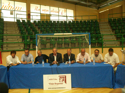 Maybe the last press conference in the Pedro Delgado, end of a golden era? (Photo courtesy: Caja Segovia FS)