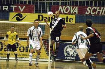 Sakai and Biro (Caldense) vs Macarico and Alan (Vasco da Gama)  (Photo courtesy: Jo�o Pires)