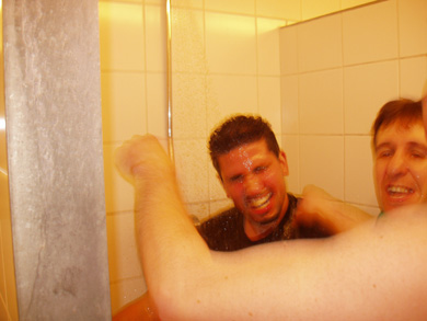 Celebrating the title! (Photo courtesy: Cap del Carrer)