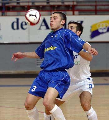 Fernandinho (Azkar Lugo) in action (Photo courtesy: Enrique Serrano - LNFS)