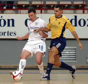 Nuno vs Serpa (Photo courtesy: Enrique Serrano - LNFS)