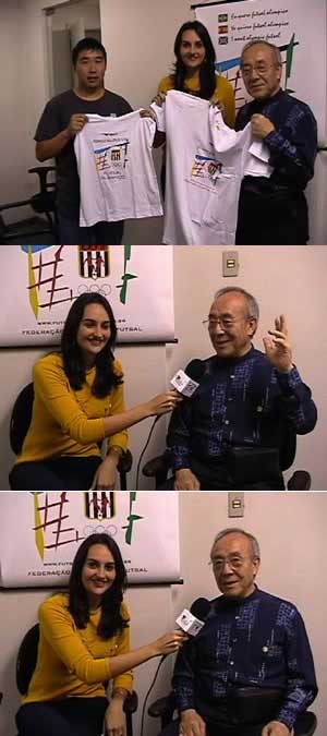 Tsutomu Shibata during the interview with our reporter from Brazil, Carol Chichetti (Photo courtesy: www.futsal.com.br)