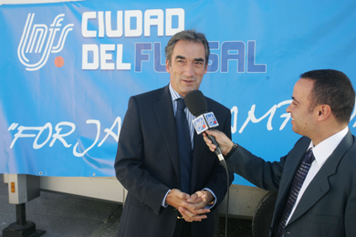 Javier Lozano introducing the city of futsal (Photo courtesy: LNFS)