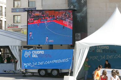 Don't miss a minute! (Photo courtesy: LNFS)