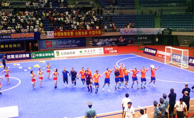 Cheerleaders and happy dutch players! (Photo courtesy: Li Jing)