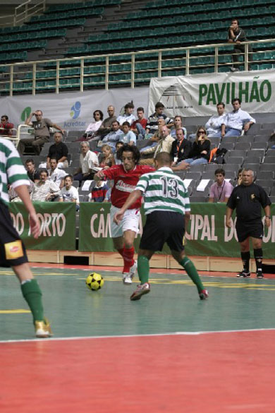 Israel vs Paulinho (Photo courtesy: Joćo Paulo Gomes and XCapital)