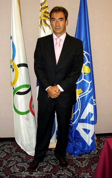 Excellent style for Javier Lozano... (Photo courtesy: Richard Acosta - AUF)