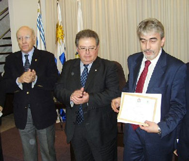 On the right side Cesar Robido, Uruguayan National team coach (Photo courtesy: Richard Acosta - AUF)