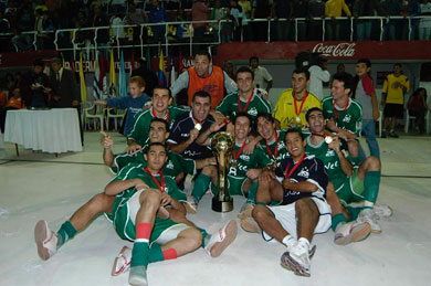 Malwee Jaragu� celebrating another title (Photo courtesy: Diario Digital ABC - Asuncion)