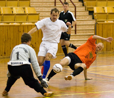 SK Kladno vs VSB Megas Ostrava: Kladno*s Martin Fitko (white shirt) between the VSB Megas Ostrava*s goalie Rehulka and Pliska 