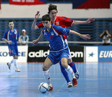 Khamadiyev (Russia) vs Michal Mares (Czech) (Photo courtesy: Joe Pepler - UEFA.com)