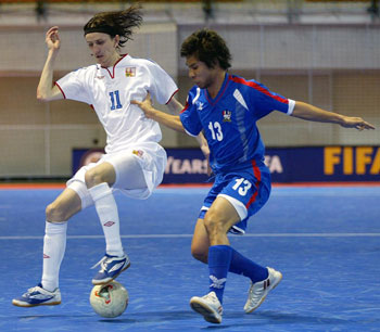 Michal Mares vs Khumthinkaew (Photo courtesy: Leadtek Sports)