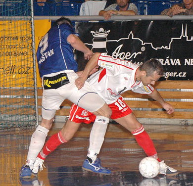 Lubomir Gastan vs Marek Kopecky (Photo courtesy: Stanislav Musilek - www.futsalmagazine.cz)