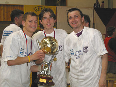 Tomas Hvolka, Dusan Kasicky and Oldrich Maly celebrating the title (Photo courtesy: Luboslav Kapsa - Futsal-fifa.cz)
