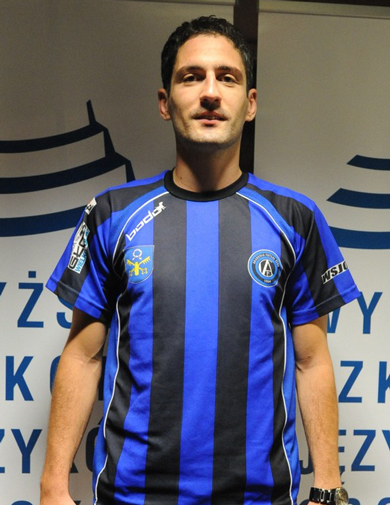 Frane Despotovic wearing his new shirt! (Photo courtesy: Krzysztof Kaczynski - WielkopolskiSport)