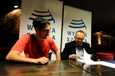 Now is time for... paper... (Photo courtesy: Krzysztof Kaczynski - WielkopolskiSport)