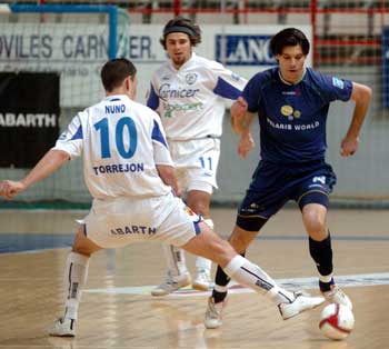 Brazilian trio: Simi vs Nuno and Guga (Photo courtesy LNFS)