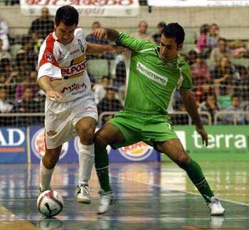 World Champions in action: Fran Serrejon vs Andreu (Photo courtesy LNFS)
