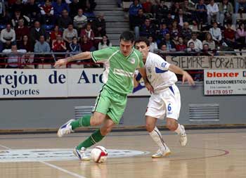 Julio vs Lonchu (Photo courtesy LNFS)