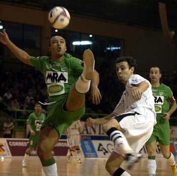 Alexandre vs Esquerda (Photo courtesy LNFS)